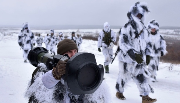 ウクライナ軍人、英供与の対戦車ミサイルの使用指導官育成実施