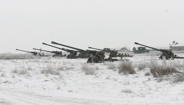 Українські військові провели артилерійські навчання біля окупованого Криму 