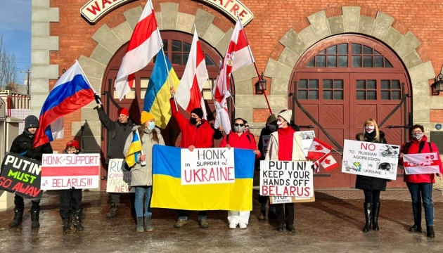 У канадському Едмонтоні білоруси мітингували на підтримку України