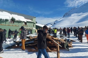 У Туреччині сніг обвалив навіс у гірськолижному центрі: є постраждалі