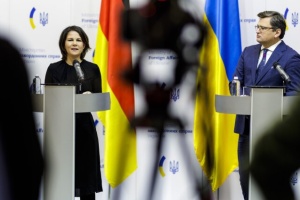 Бербок пообещала Украине увеличить финансовую поддержку