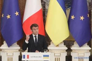 Перемовини з метою запобігти війні триватимуть найближчими тижнями - Макрон