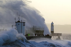 Шторм «Юніс» залишив 100 тисяч людей без електрики у Британії 