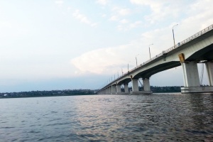 Після ураження Антонівського мосту люди почали користуватись водним транспортом - ЗМІ