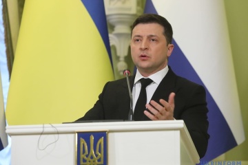 Zelensky: Ucrania impone la ley marcial
