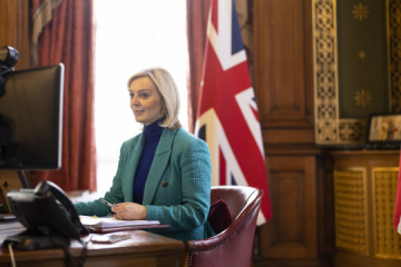 Britische Außenministerin bestätigt Kuleba ihren Besuch in der Ukraine