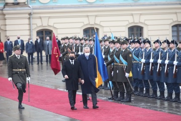 「ウクライナに栄光を！」エルドアン・トルコ大統領、キーウに到着