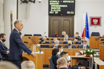 Izba wyższa polskiego parlamentu (Senat) przyjęła w piątek uchwałę popierającą Ukrainę.