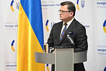 Kuleba to discuss arms supplies to Ukraine with Baerbock and Macron 