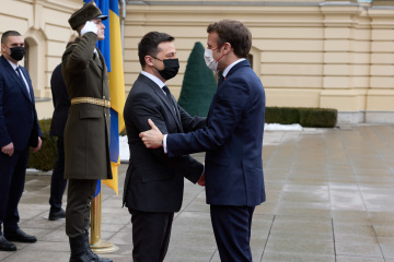 Zelensky recibe a Macron en el Palacio Mariinski