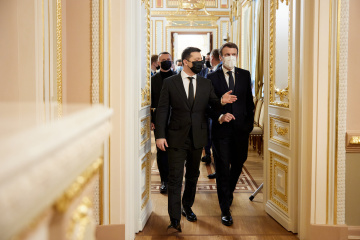 Volodymyr Zelensky et Emmanuel Macron se sont entretenus au sujet des tensions à la frontière ukrainienne 