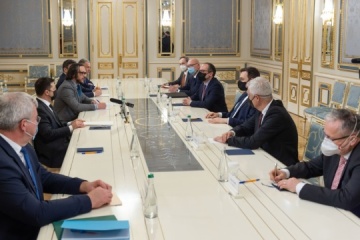 Zełenski spotkał się z ministrami spraw zagranicznych Austrii, Słowacji i Czech
