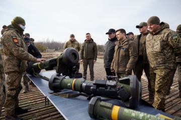 ゼレンシキー宇大統領、西部の軍事演習場を視察