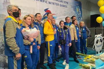 El medalista ucraniano de los JJOO 2022 Olexandr Abramenko rgresa a casa