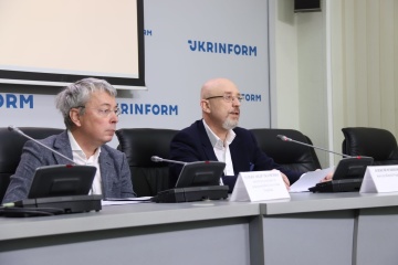 Ministros Reznikov y Tkachenko dan una rueda de prensa