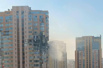 Un missile russe frappe un immeuble à Kyiv