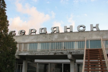 Russische Militärtechnik mit Totschka-U auf Flughafen Berdjansk zerstört