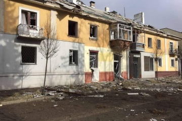 Clínicas y casas dañadas tras el ataque de las tropas rusas contra el centro de Cherníguiv