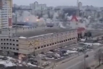 Les troupes russes pilonnent les quartiers résidentiels de Kharkiv avec des Grads