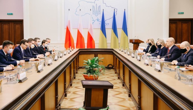 Київ та Варшаву поєднає швидкісна залізниця - прем'єри почали переговори
