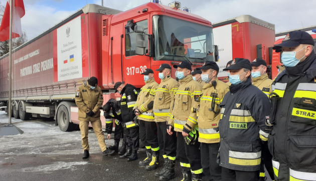 Почти 30 грузовиков: в Киев прибыла гуманитарная помощь от Польши