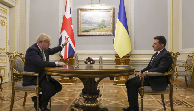 Зеленський обговорив із Джонсоном оборонну підтримку України та посилення санкцій