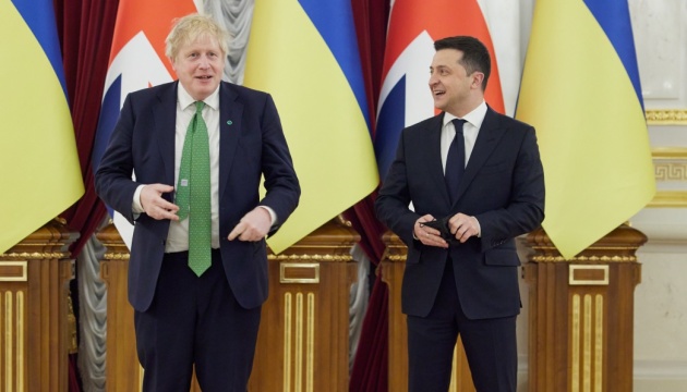 Zelensky y Johnson emiten una declaración conjunta tras reunirse en Kyiv: 