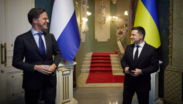 Volodymyr Zelensky et Mark Rutte ont discuté des mesures à prendre en cas d’agression russe contre l’Ukraine 