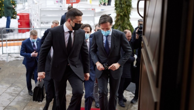 Zelensky ha abordado con Rutte el tema de sanciones y agresión de Rusia