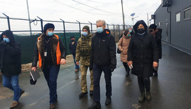 Делегація Норвезької ради у справах біженців відвідала КПВВ «Станиця Луганська»