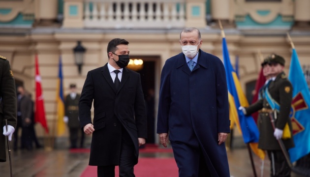 Le président turc Erdogan se rend en Ukraine pour tenter la désescalade à la frontière russo-ukrainienne