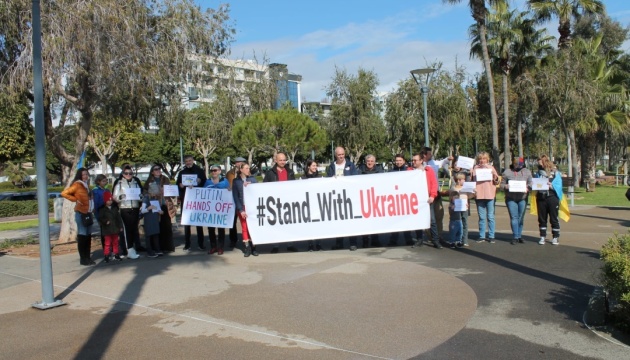 Українці Кіпру організували мирну акцію на підтримку України