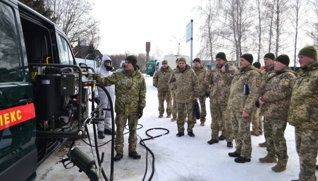 Українські військові вчаться виявляти радіацію, біологічну та хімічну зброю
