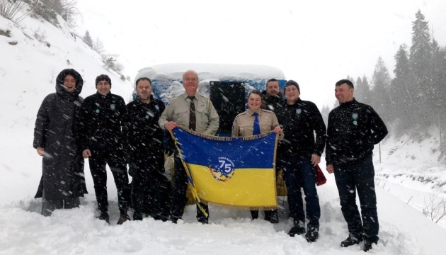 Ювілейний прапор Спілки української молоді прибув в Україну