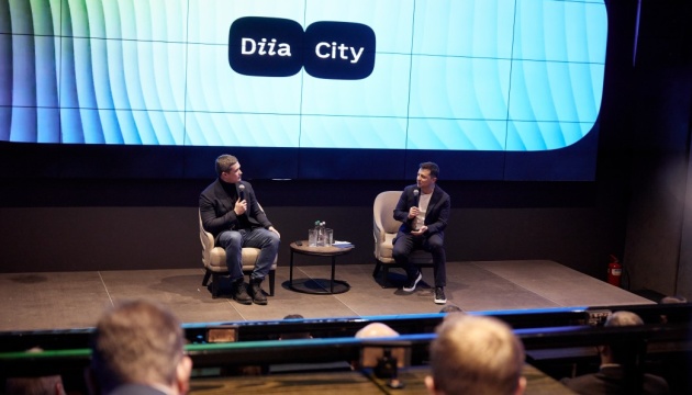 Зеленський зустрівся з представниками ІТ- галузі напередодні Diia Summit та запуску «Дія City»