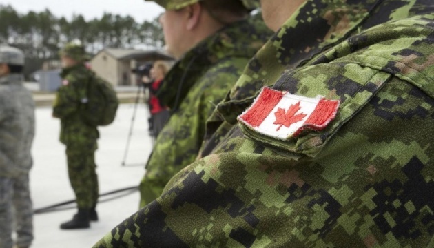 Canadá envía un avión con ayuda militar e instructores a Ucrania