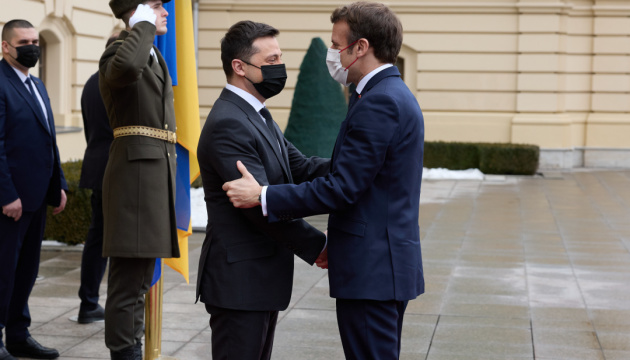 Zelensky, Macron meet at Mariinsky Palace