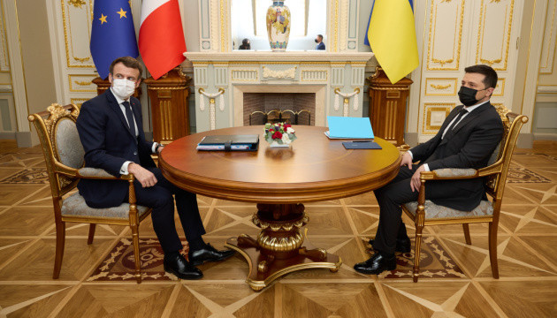 Zelensky y Macron discuten la cooperación económica y de infraestructura