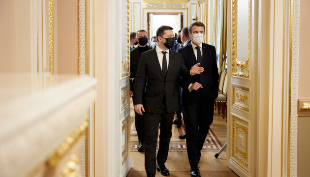 Volodymyr Zelensky et Emmanuel Macron se sont entretenus au sujet des tensions à la frontière ukrainienne 