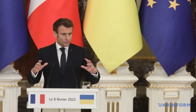 Macron pide a todas las partes a avanzar hacia la implementación de los Acuerdos de Minsk