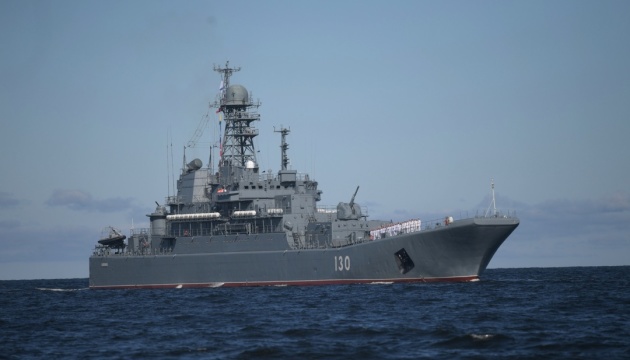 Шість десантних кораблів РФ переходять із Середземного до Чорного моря «для навчань»
