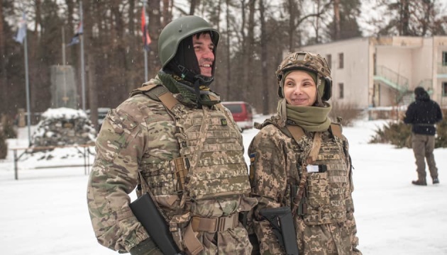 Київ вистоїть, кияни готові захищати місто - Міноборони