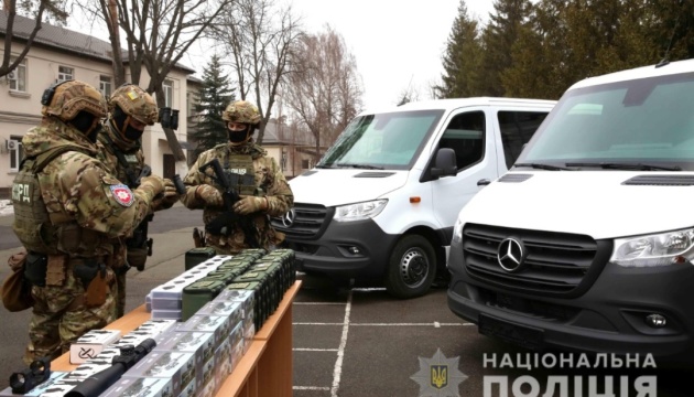 США передали українській поліції службові автомобілі