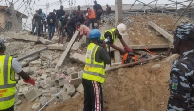 У Нігерії обвалилася триповерхова будівля: є загиблі