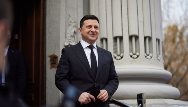 Zelensky meets German chancellor in Kyiv 