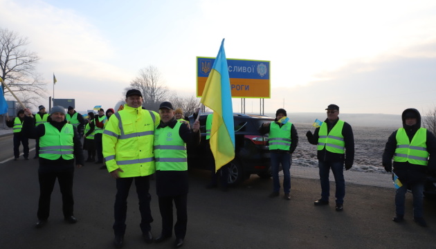 Дорогою Єдності відбувається автопроїзд на підтримку суверенітету України