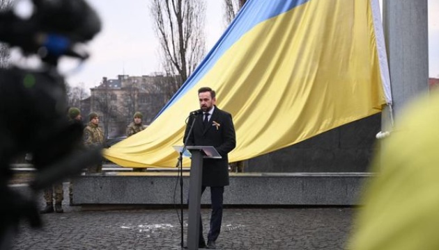 На Закарпатті до Дня єднання Прапор України підняли разом із лікарями та вчителями