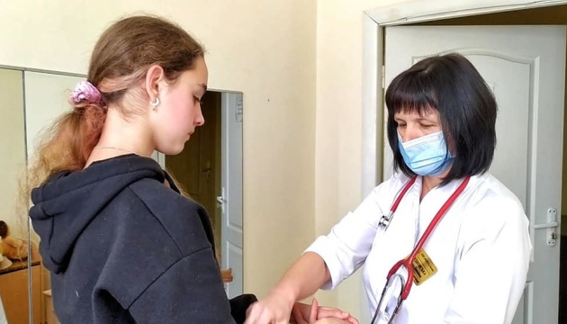 У Львові врятували 11-річну дівчинку, у якої після COVID-19 почали відмовляти руки та ноги