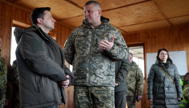 Zelensky asiste a ejercicios militares en la región de Rivne