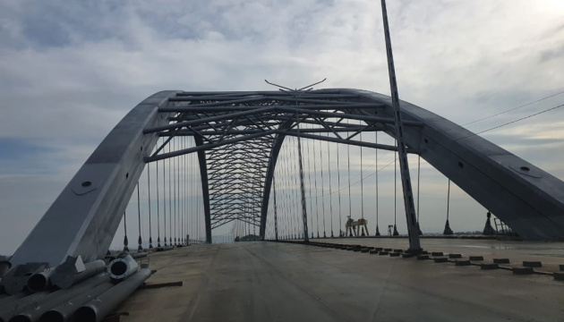 У Києві правоохоронці проводять огляд на будівництві Подільського мосту